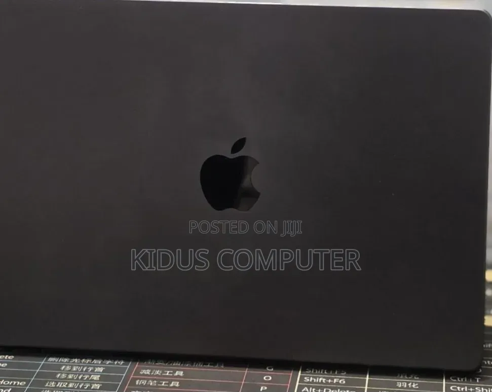 New Laptop Apple MacBook Pro 2024 M4 16GB Apple M4 SSD 512GB