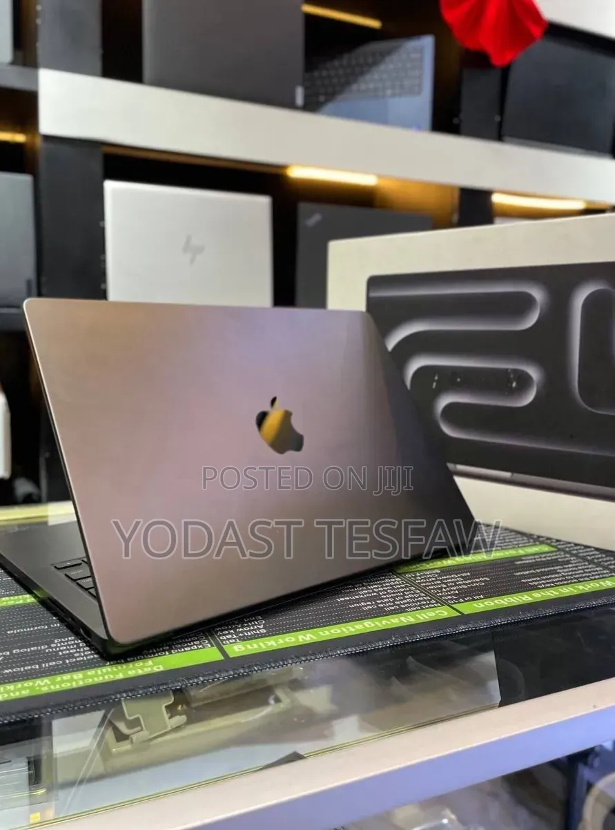 New Laptop Apple MacBook Pro 2024 M4 Max 40GB Apple M4 Max SSD 2T