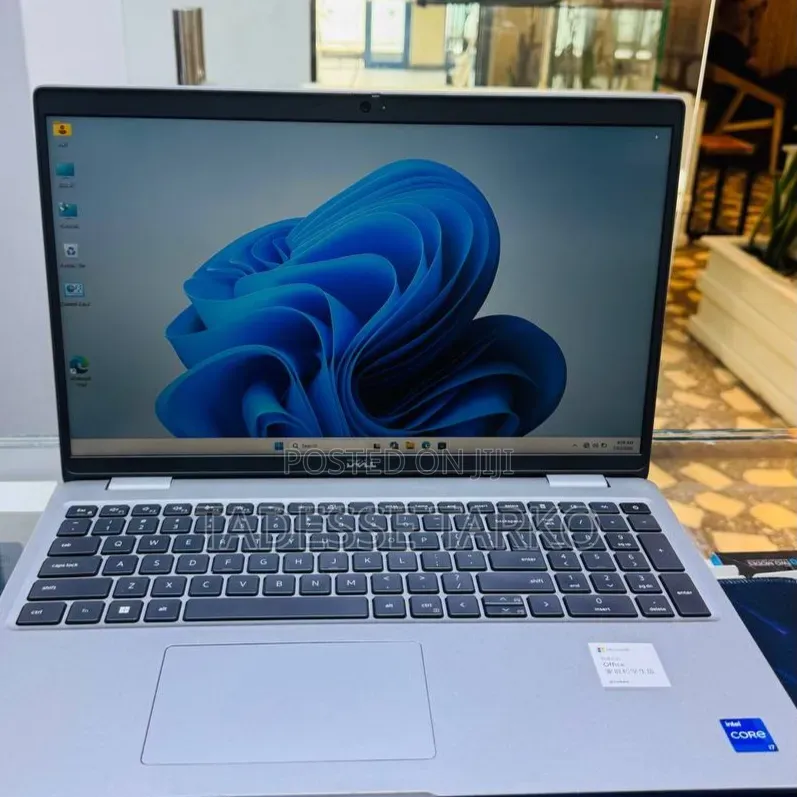 New Laptop Dell Precision 3581 16GB Intel Core i7 SSD 1T