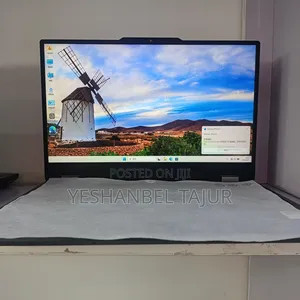 New Laptop Lenovo LOQ 15ARP9 16GB Intel Core i7 SSD 1T