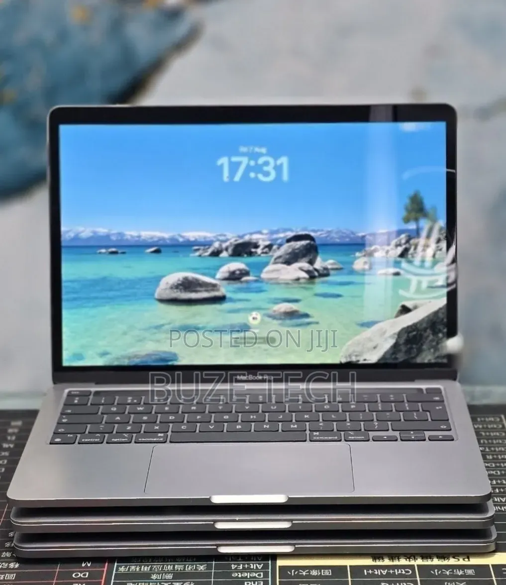 New Laptop Apple MacBook Pro 2020 M1 8GB Apple M1 Pro SSD 512GB