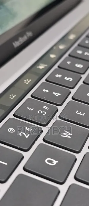 New Laptop Apple MacBook Pro 2020 M1 8GB Apple M1 Pro SSD 512GB