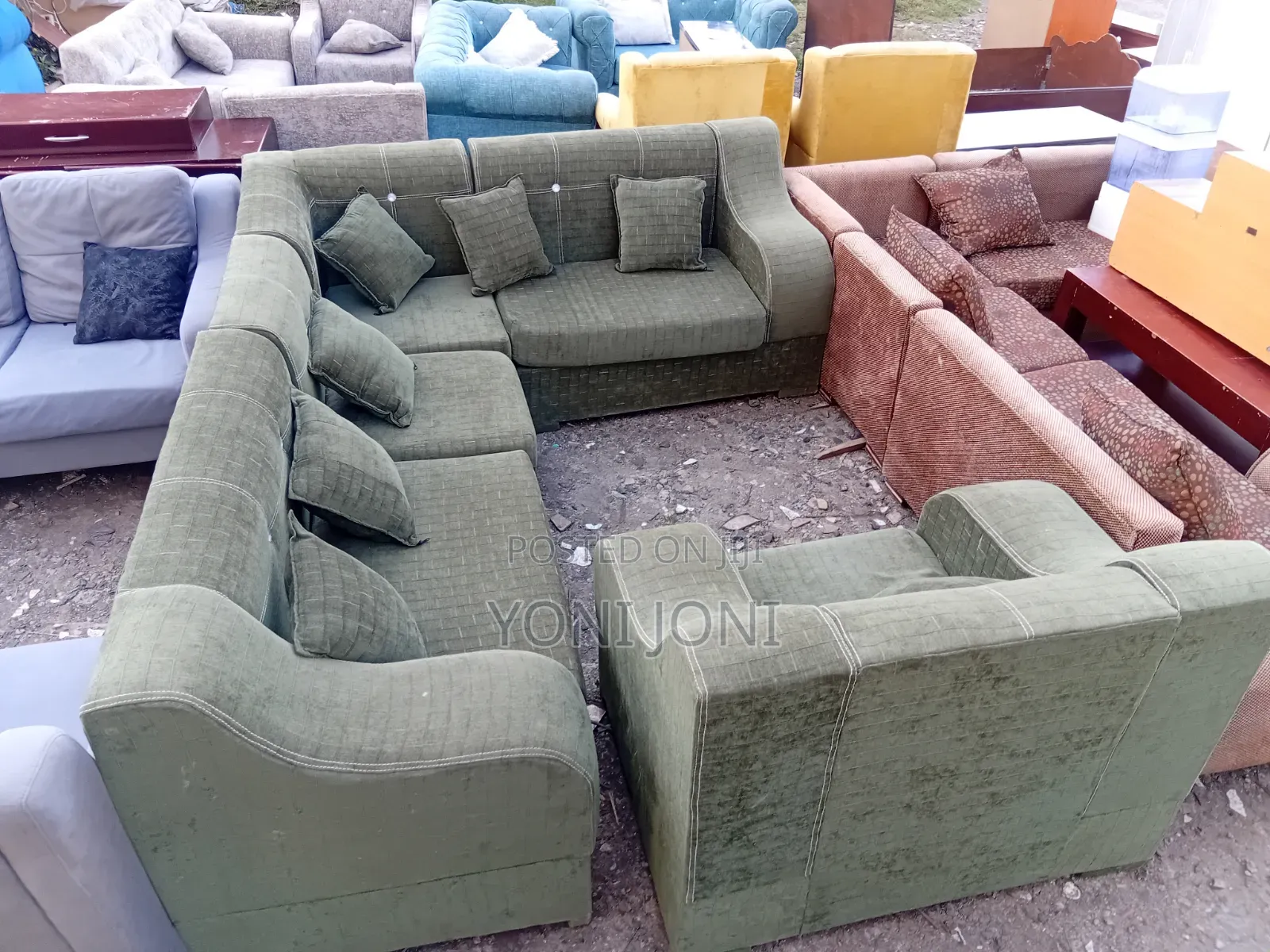 ያገለገለ ሶፉ Sofa