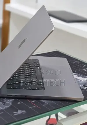 New Laptop Apple MacBook Pro 2023 M2 16GB Apple M2 SSD 512GB
