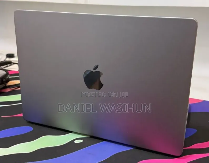 New Laptop Apple MacBook Pro 2023 M3 8GB Apple M3 SSD 512GB