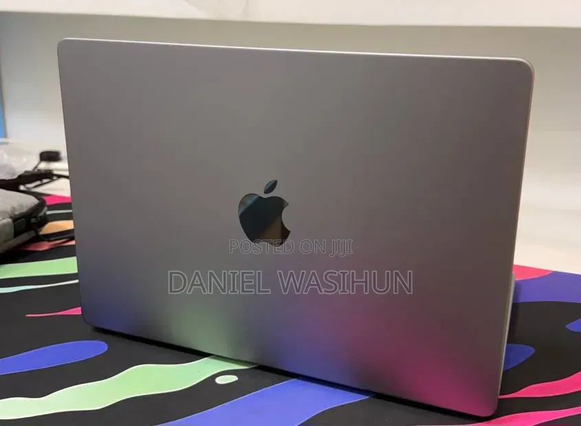 New Laptop Apple MacBook Pro 2023 M3 8GB Apple M3 SSD 512GB
