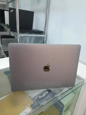 New Laptop Apple MacBook 2019 8GB SSD 256GB