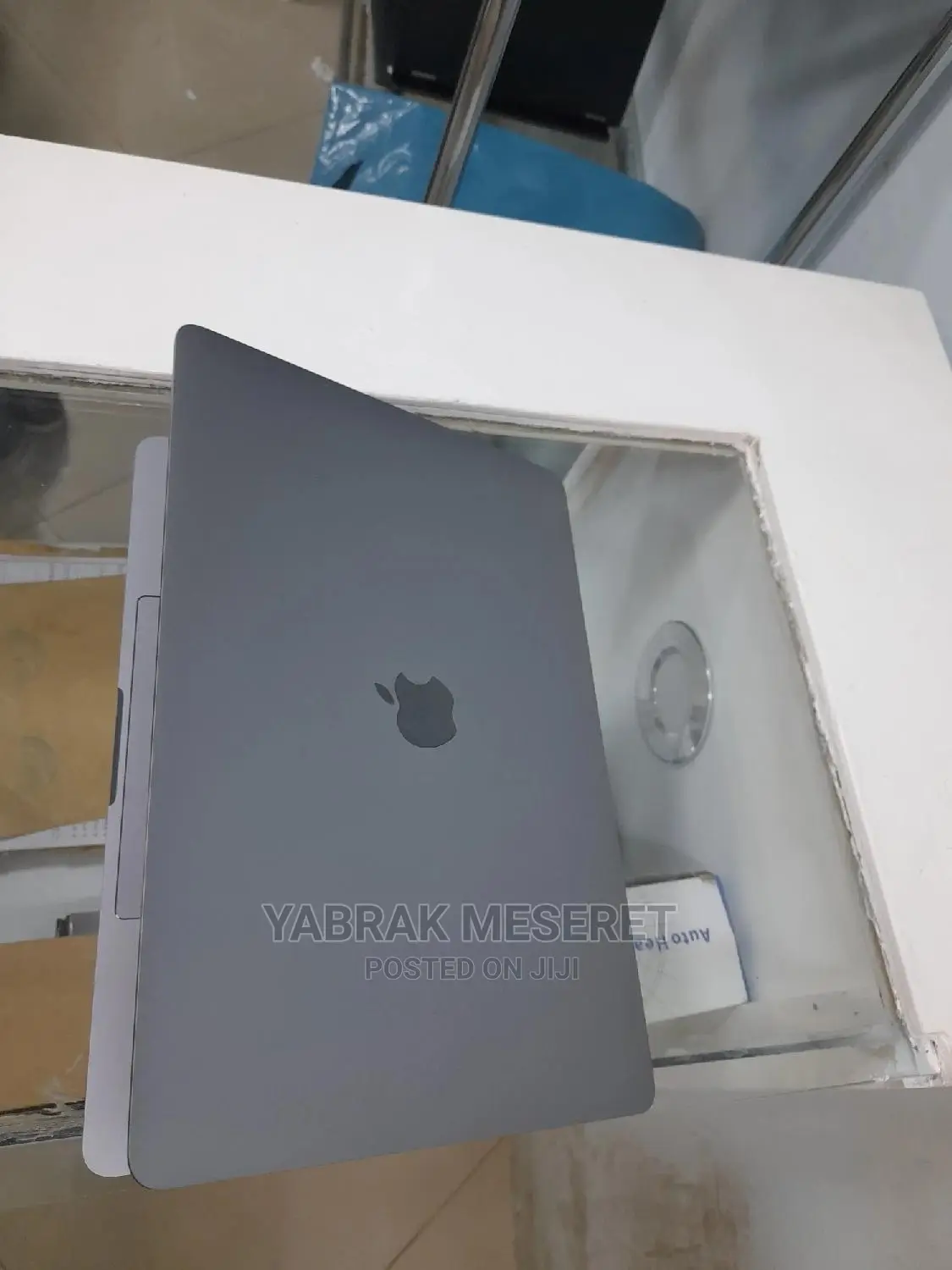 New Laptop Apple MacBook 2019 8GB SSD 256GB