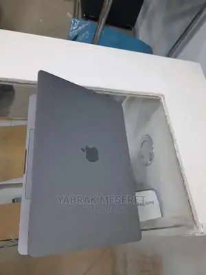 New Laptop Apple MacBook 2019 8GB SSD 256GB
