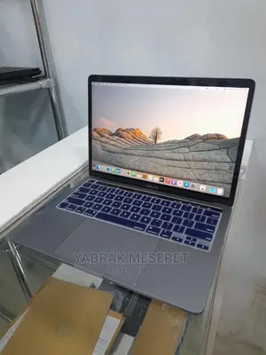 New Laptop Apple MacBook 2019 8GB SSD 256GB