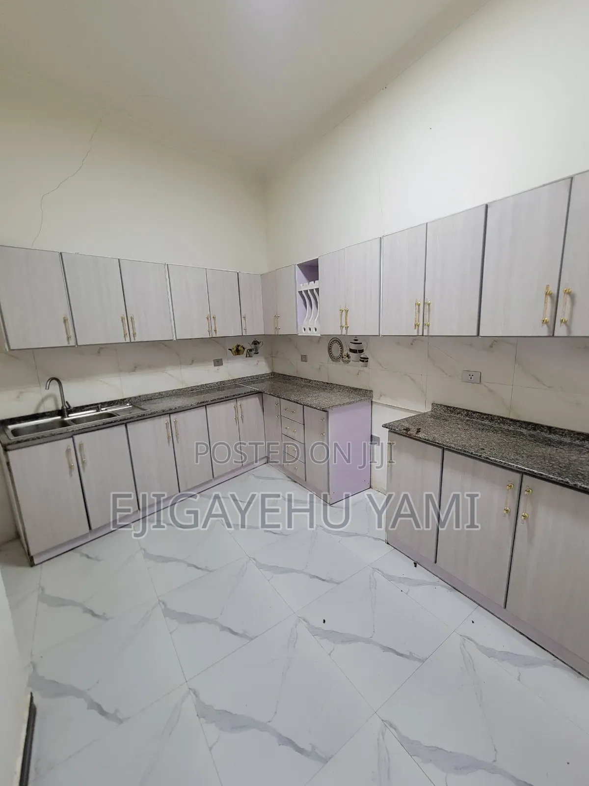 Furnished 3bdrm Villa in Vila, Bole for sale