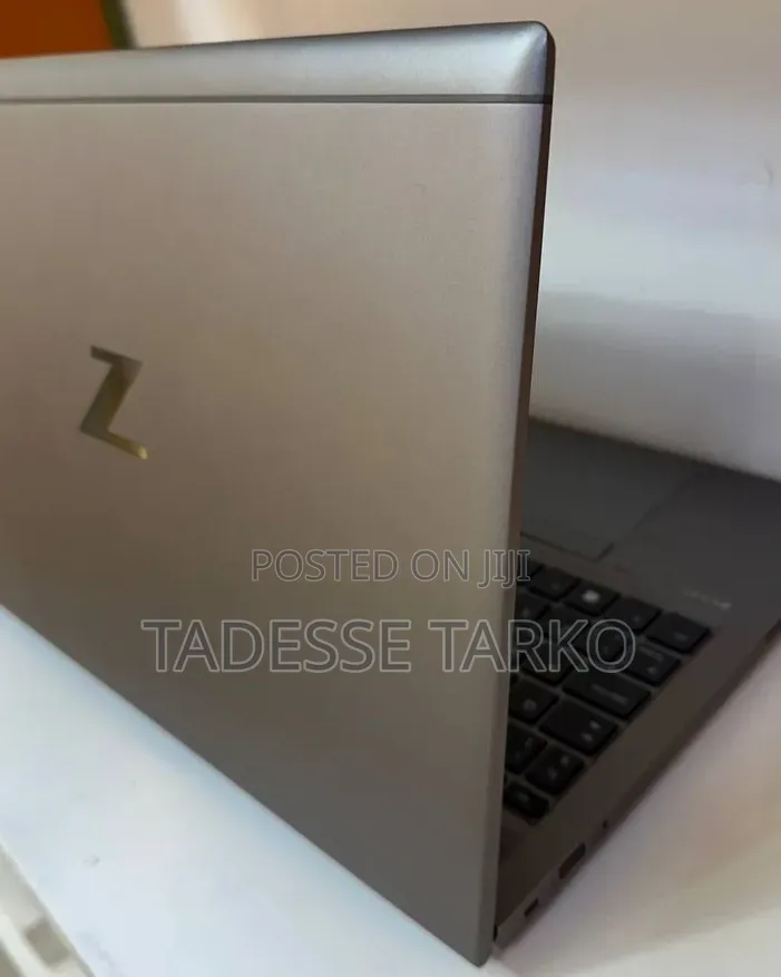 New Laptop HP ZBook Firefly G8 16GB Intel Core i7 SSD 512GB