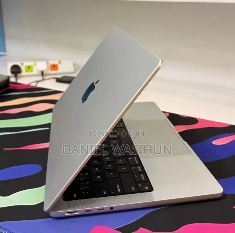 New Laptop Apple MacBook Pro 2021 M1 16GB Apple M1 Pro SSD 512GB