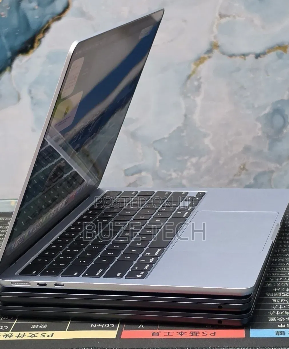New Laptop Apple MacBook Air 2025 M4 16GB Apple M4 SSD 256GB