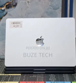 New Laptop Apple MacBook Air 2025 M4 16GB Apple M4 SSD 256GB