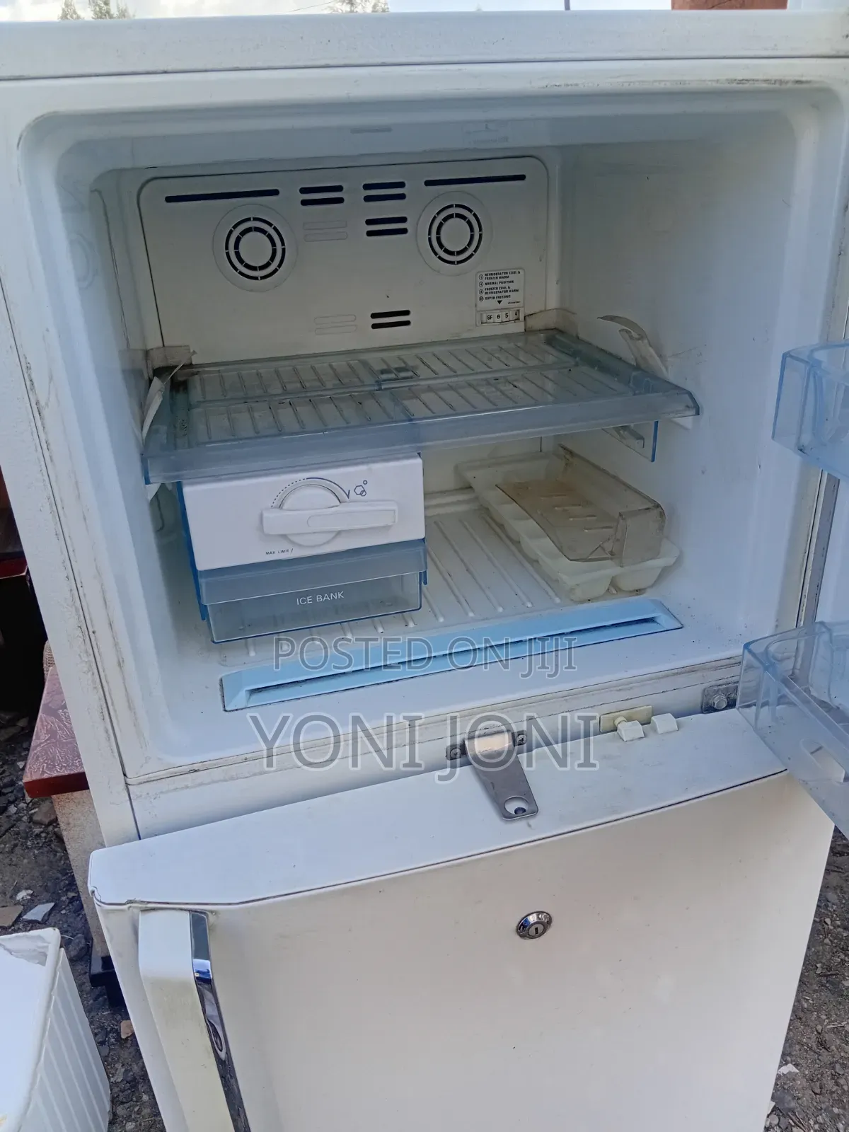 ያገለገለ ፍሪጅ 240 Litter