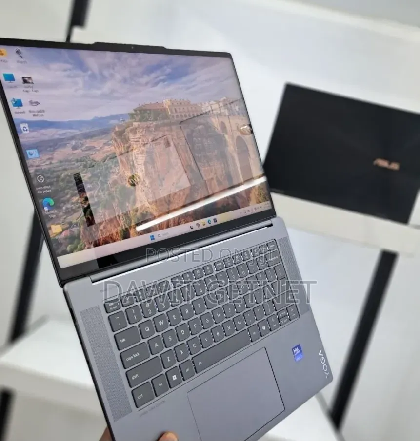 New Laptop Lenovo Yoga 11e 32GB Intel Core Ultra 7 SSD 1T