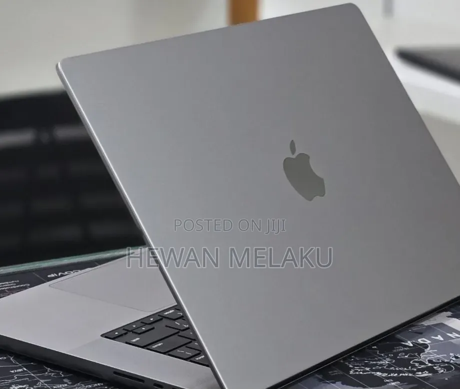 New Laptop Apple MacBook Pro 2022 M2 16GB Apple M2 SSD 512GB
