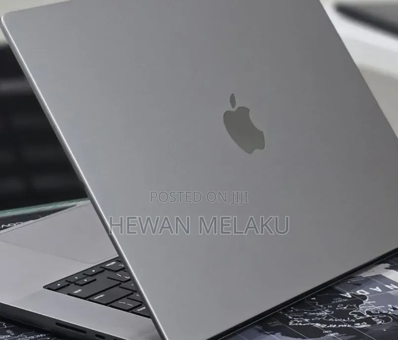New Laptop Apple MacBook Pro 2022 M2 16GB Apple M2 SSD 512GB