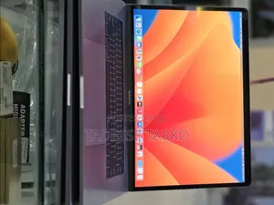 New Laptop Apple MacBook Pro 2017 16GB Intel Core i7 SSD 512GB