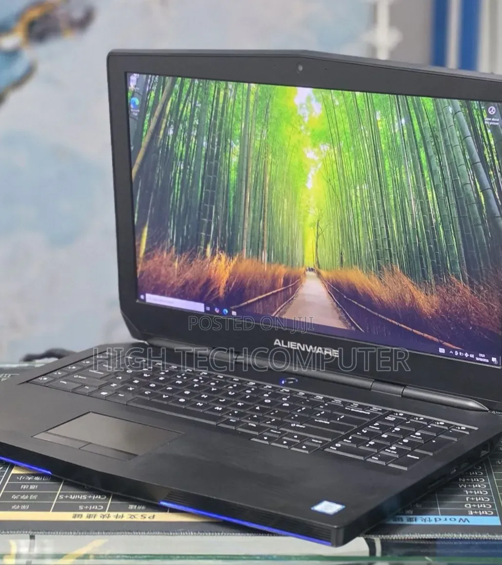 New Laptop Alienware M17x R2 8GB Intel Core i7 SSD 256GB