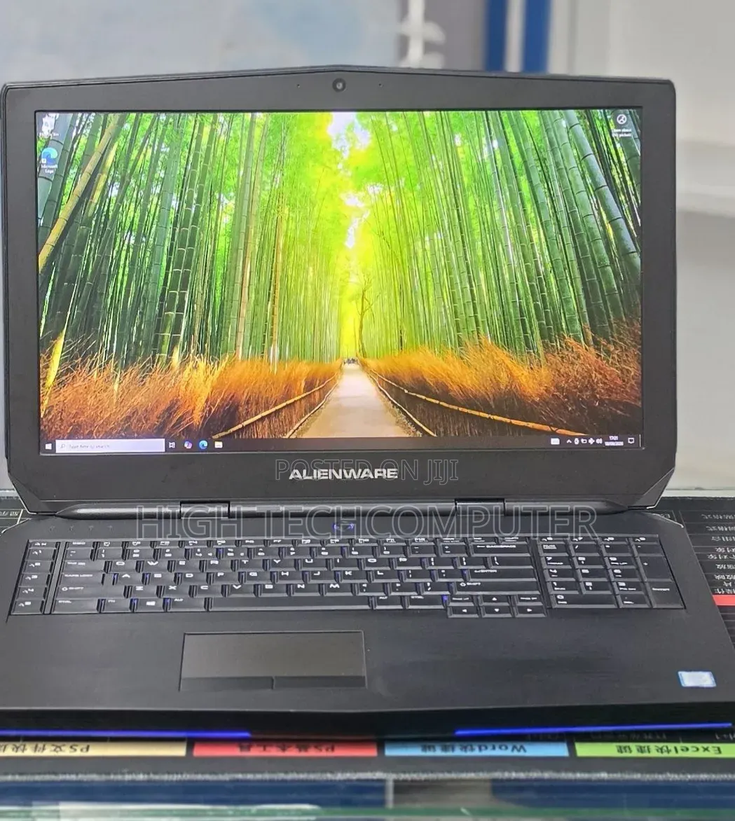 New Laptop Alienware M17x R2 8GB Intel Core i7 SSD 256GB