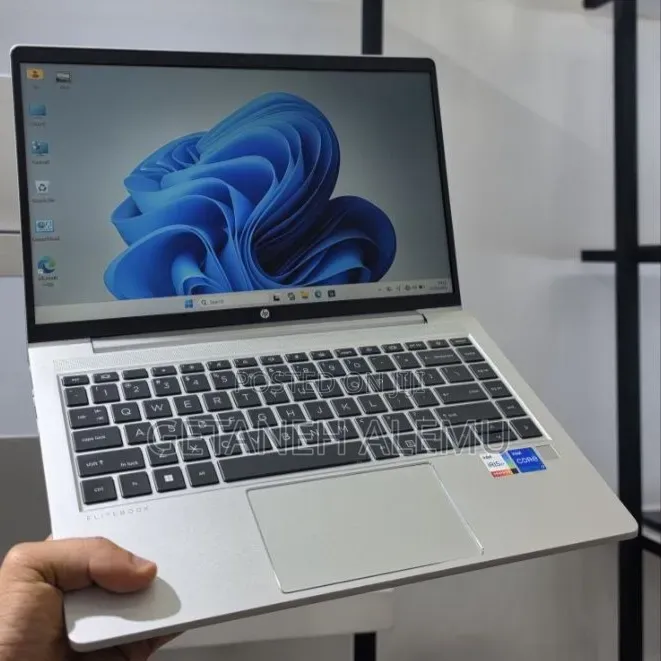 New Laptop HP EliteBook 640 G10 16GB Intel Core i7 SSD 512GB