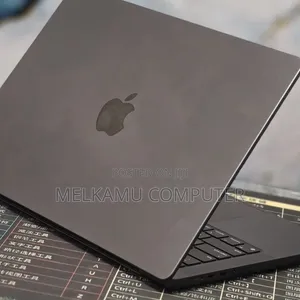 New Laptop Apple MacBook Pro 2024 M4 16GB Apple M4 SSD 512GB