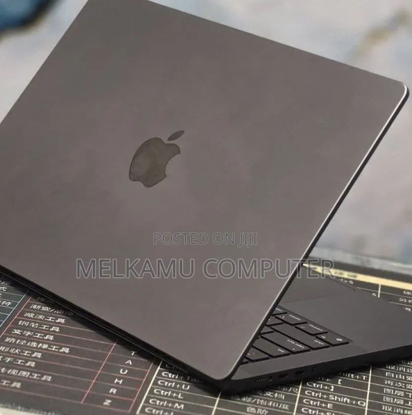 New Laptop Apple MacBook Pro 2024 M4 16GB Apple M4 SSD 512GB