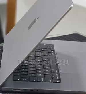 New Laptop Apple MacBook Pro 2022 M2 16GB Apple M2 SSD 512GB
