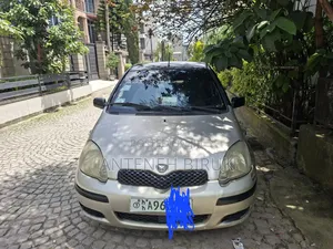 Toyota Vitz 1.0 FWD 5dr 2002 Off white