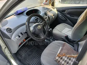 Toyota Vitz 1.0 FWD 5dr 2002 Off white