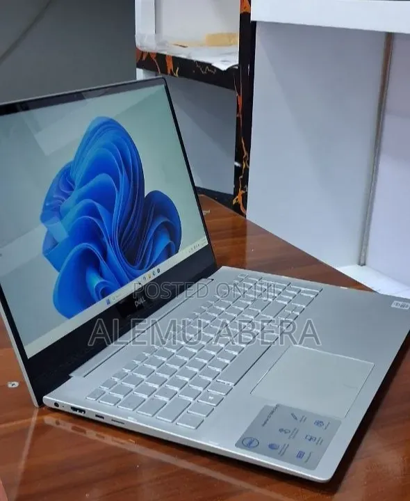 New Laptop Dell Inspiron 15 16GB Intel Core i5 SSD 256GB