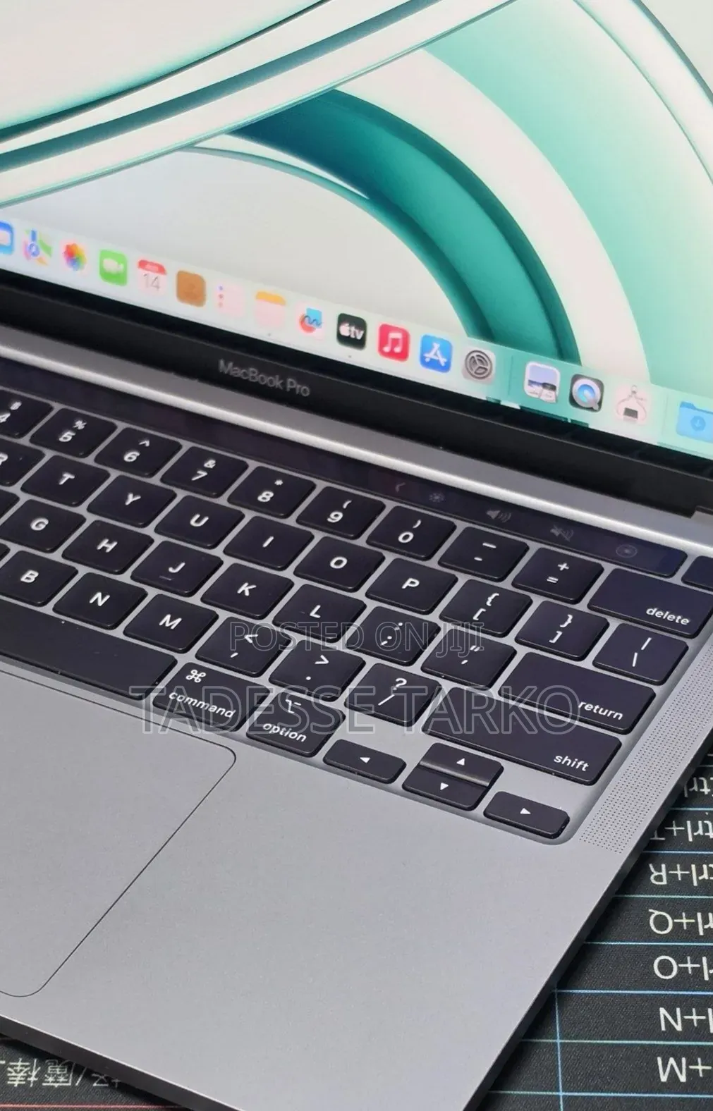 New Laptop Apple MacBook Pro 2022 M2 8GB Apple M2 SSD 256GB