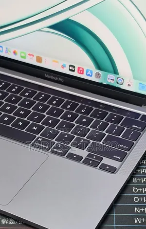 New Laptop Apple MacBook Pro 2022 M2 8GB Apple M2 SSD 256GB