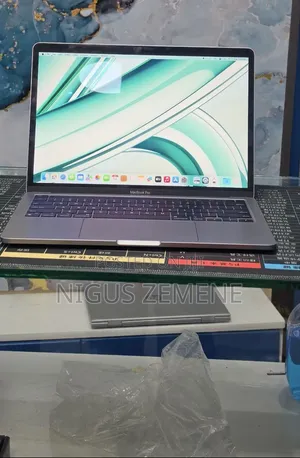 New Laptop Apple MacBook Air 2022 M2 8GB Intel Core i5 SSD 256GB