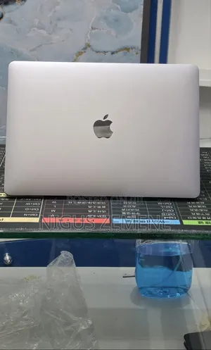New Laptop Apple MacBook Air 2022 M2 8GB Intel Core i5 SSD 256GB