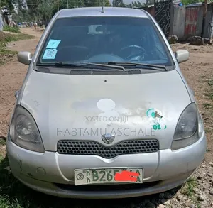 Toyota Vitz 2001 Silver