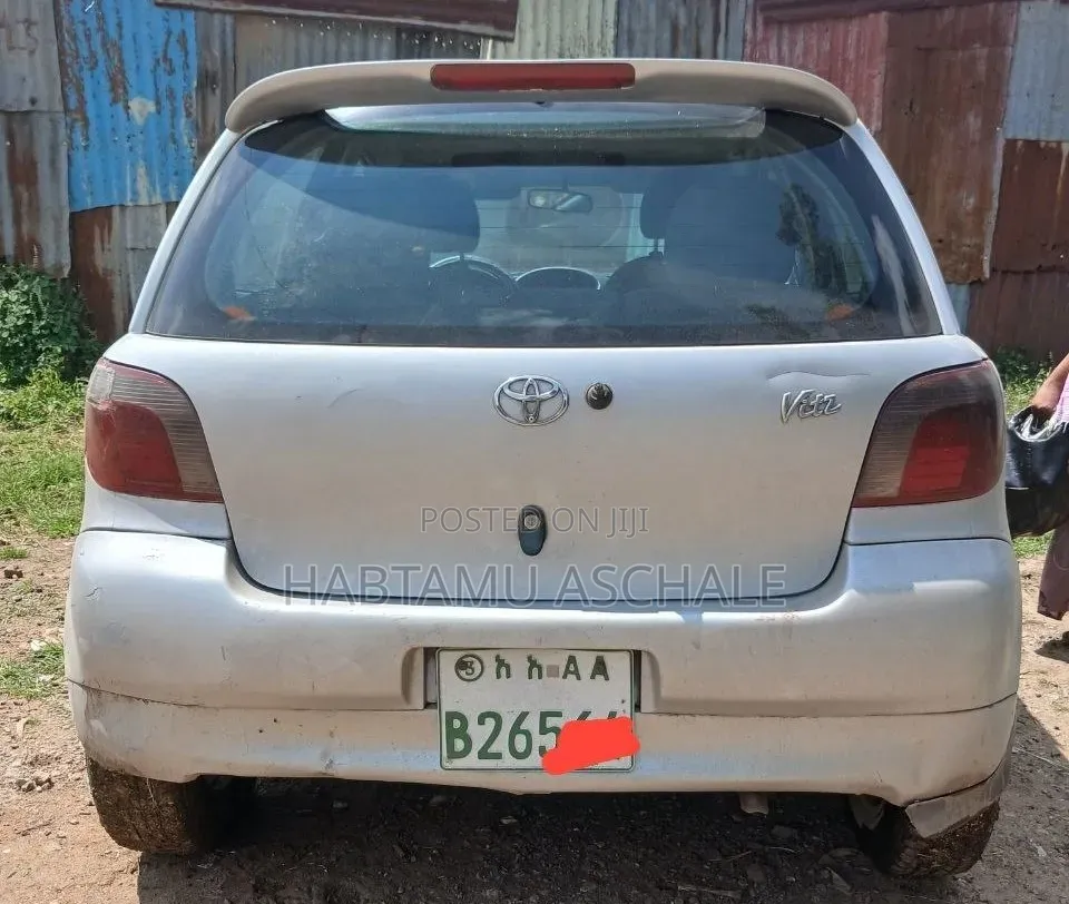Toyota Vitz 2001 Silver