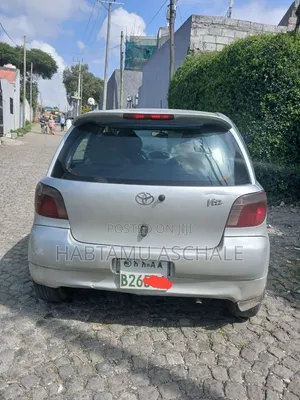 Toyota Vitz 2001 Silver