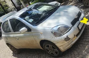 Toyota Vitz 2000 Gray