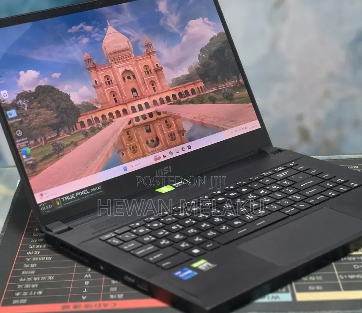 New Laptop MSI Creator 17 B11UG-415 32GB Intel Core i7 SSD 1T