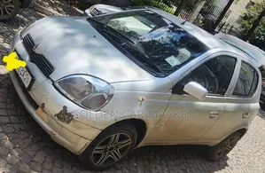 Toyota Vitz 2000 Gray