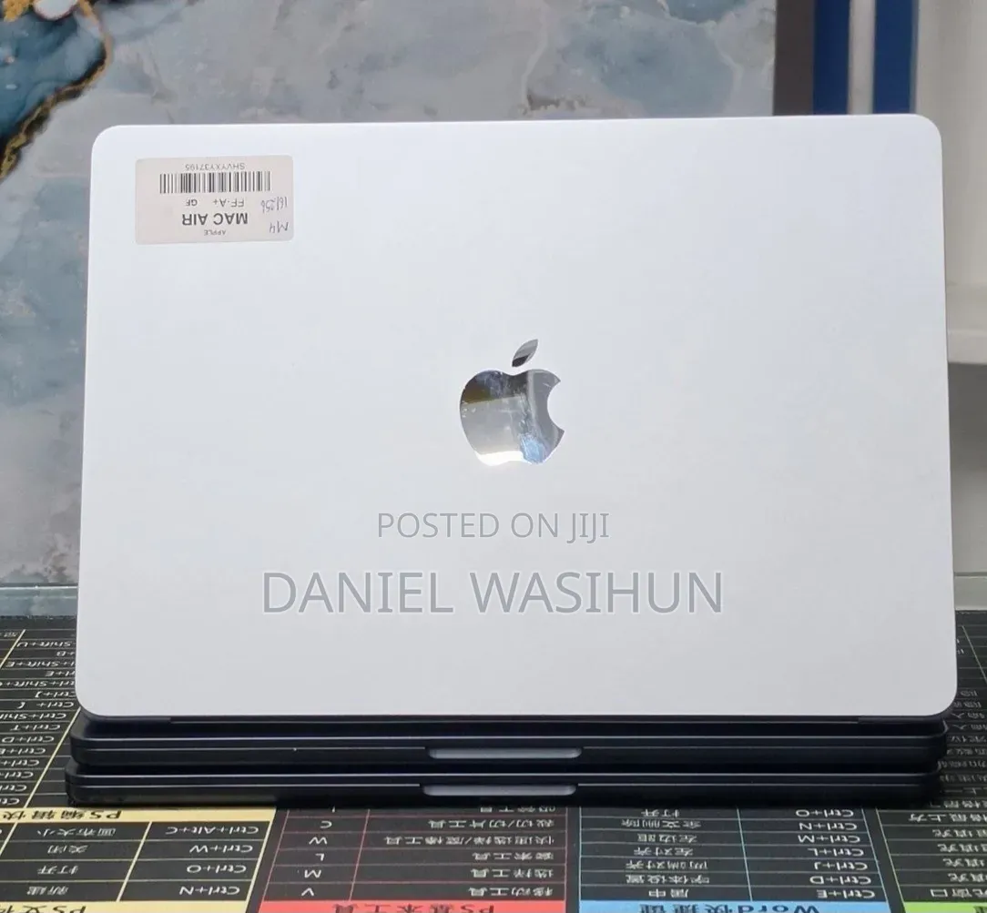 New Laptop Apple MacBook Air 2025 M4 16GB Apple M4 SSD 256GB