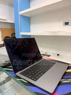 New Laptop Apple MacBook Pro 2023 M3 Pro 8GB Apple M3 Pro SSD 512GB