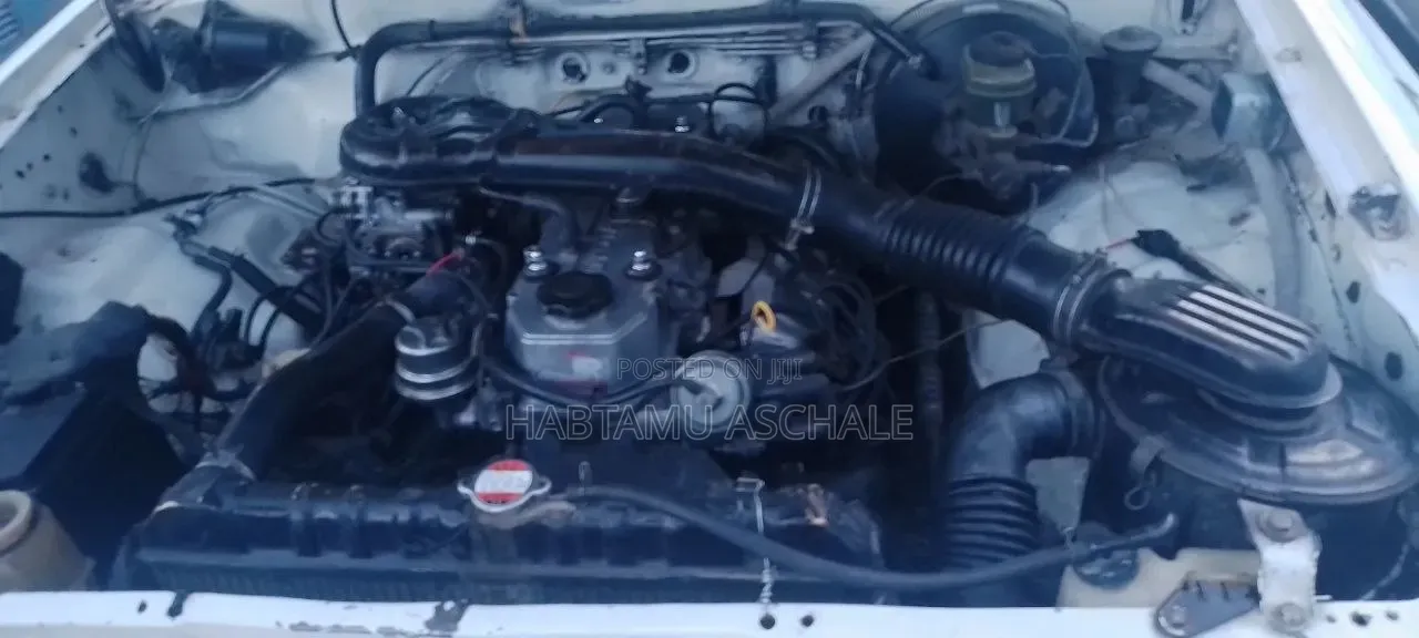 Toyota Hilux 2200 4x4 1986 White