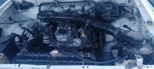 Toyota Hilux 2200 4x4 1986 White