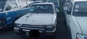 Toyota Hilux 2200 4x4 1986 White