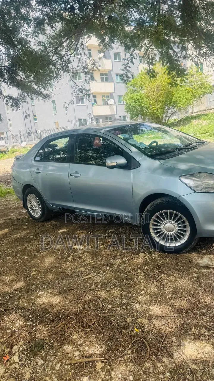 Toyota Yaris 2010 Blue