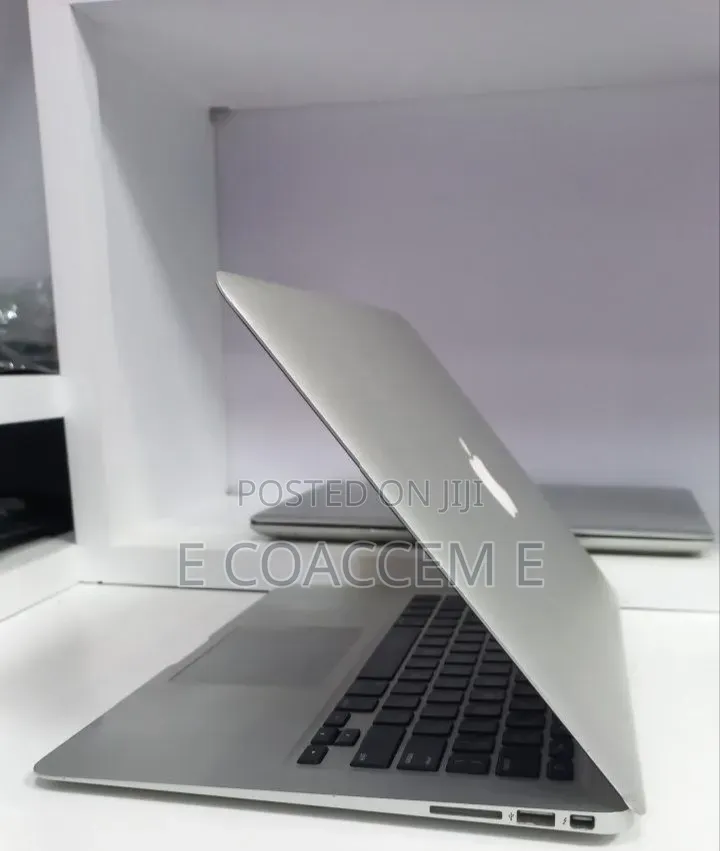 New Laptop Apple MacBook 8GB Intel Core i7 SSD 128GB